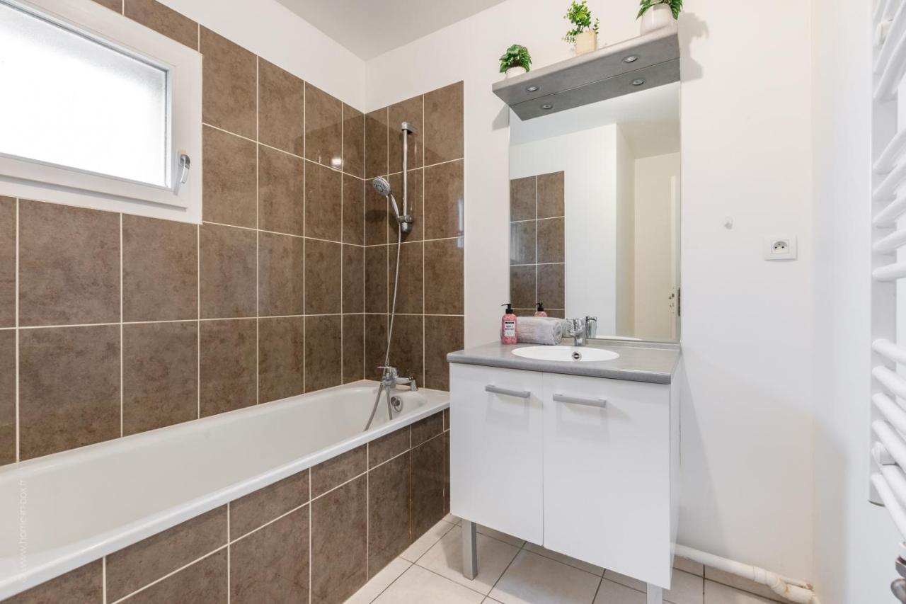 Le Duplex Chessy - 15Min From Disneyland - 2 Private Parkings - Garden - Kingsize & Queensize Bed - Supermarket Behind The House מראה חיצוני תמונה
