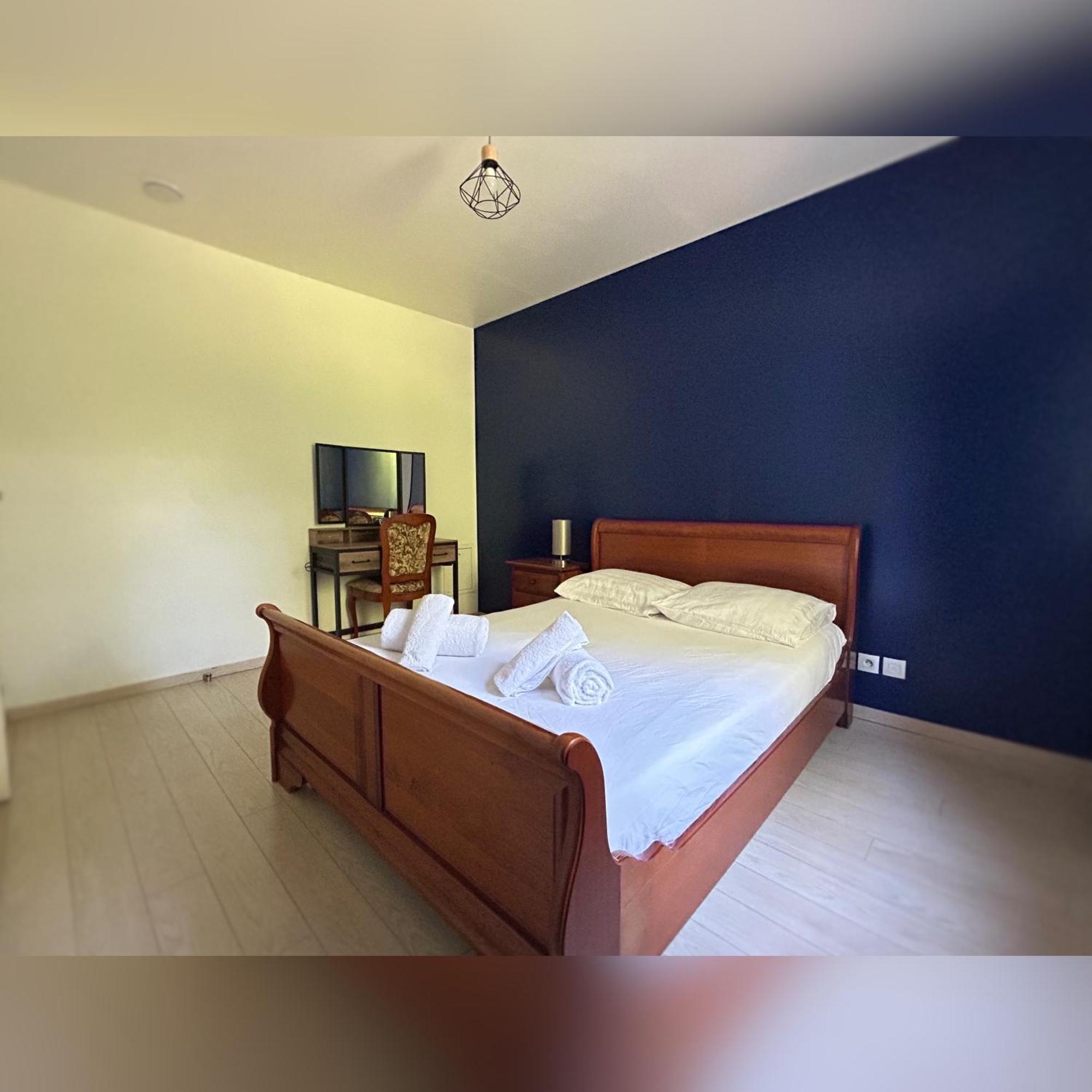 Le Duplex Chessy - 15Min From Disneyland - 2 Private Parkings - Garden - Kingsize & Queensize Bed - Supermarket Behind The House מראה חיצוני תמונה